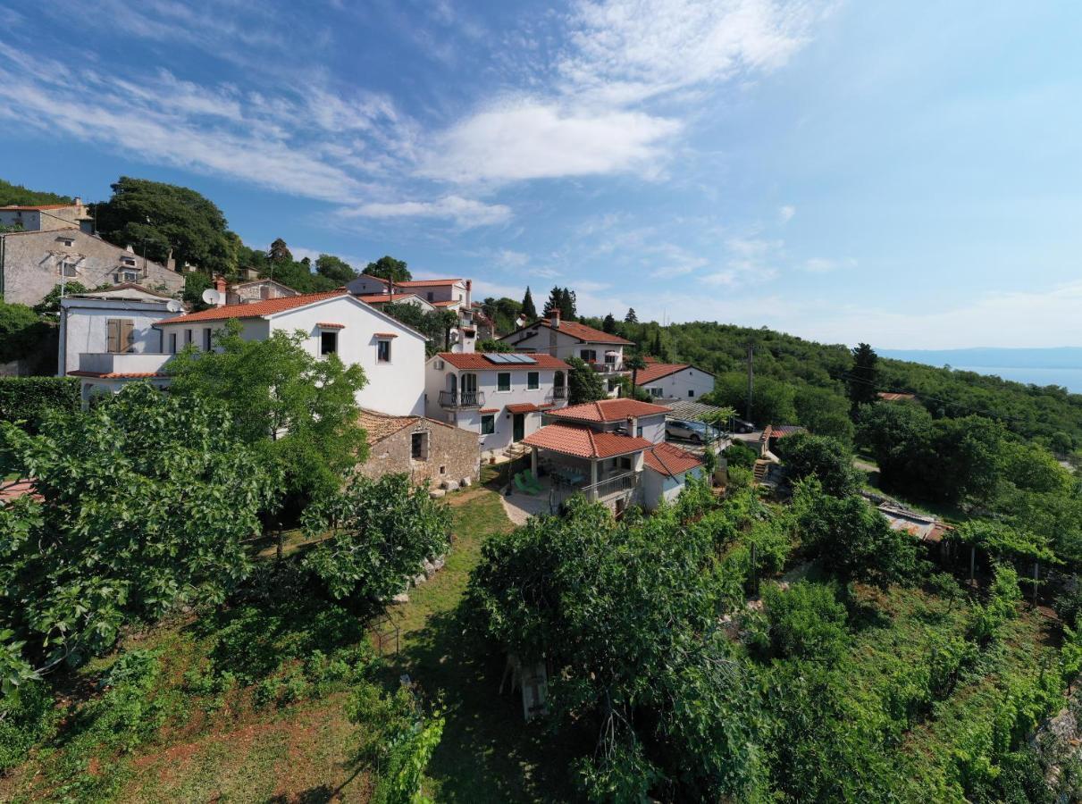 Apartments Tinka Brsec Bagian luar foto