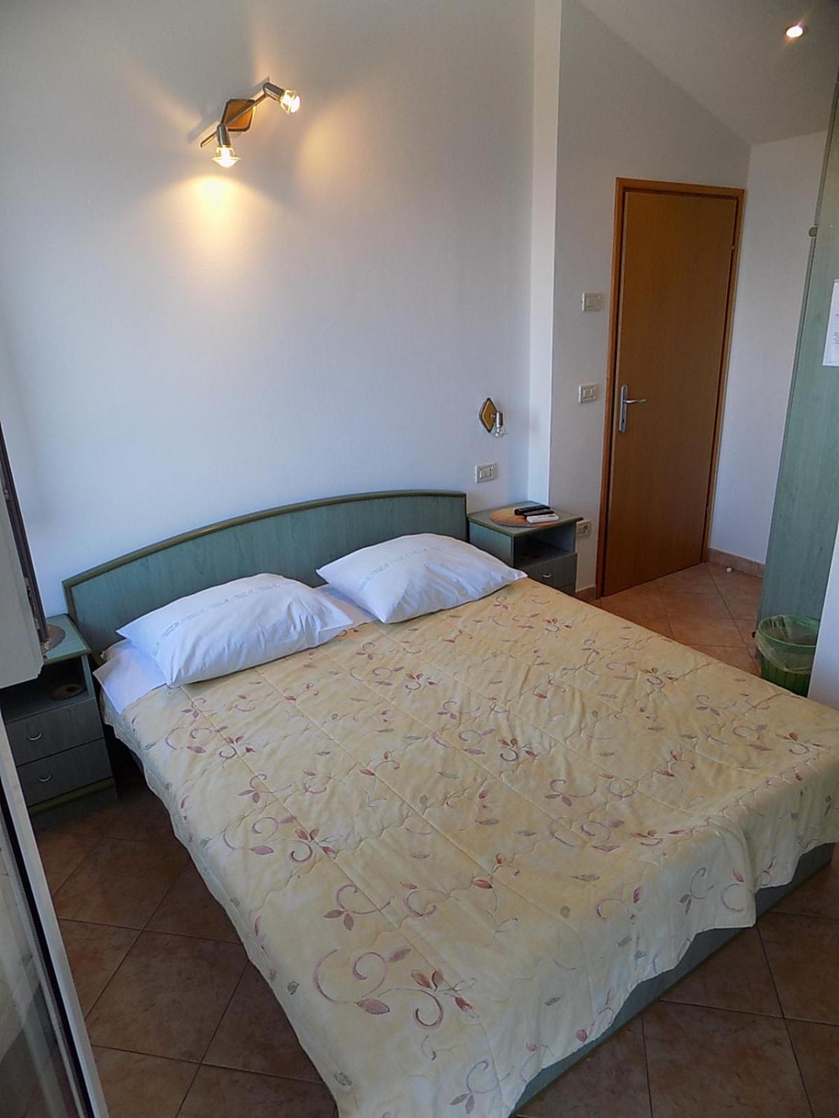 Apartments Tinka Brsec Bagian luar foto