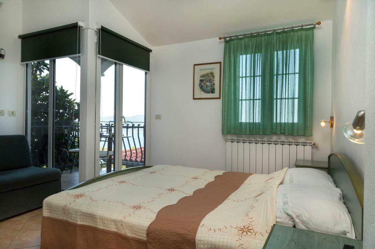 Apartments Tinka Brsec Bagian luar foto