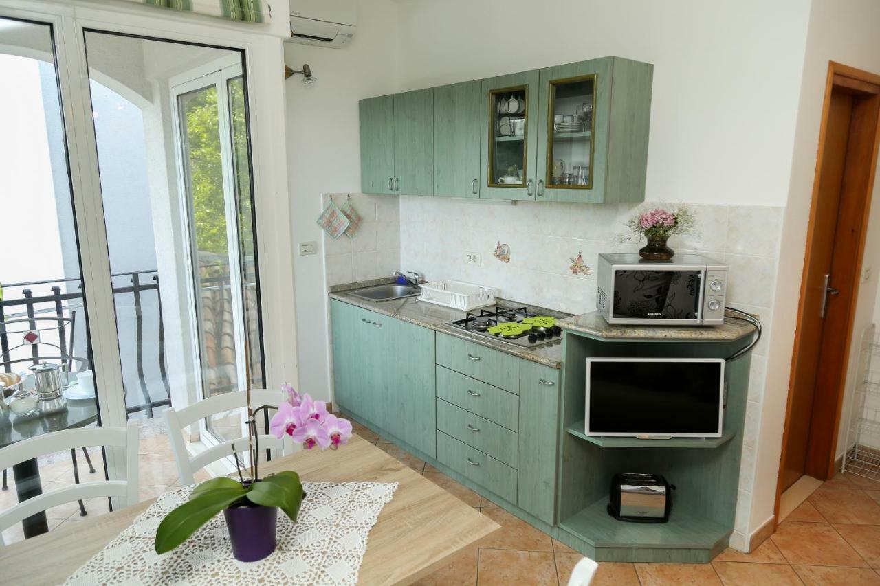Apartments Tinka Brsec Bagian luar foto