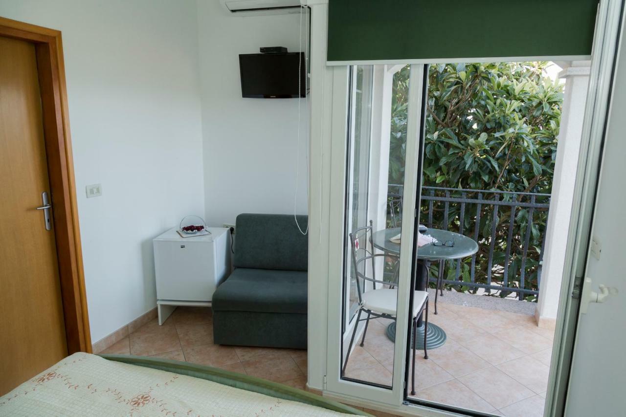 Apartments Tinka Brsec Bagian luar foto