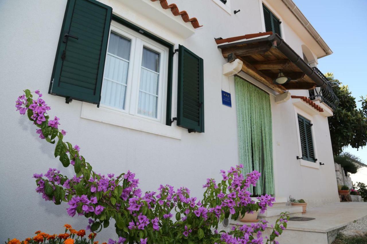 Apartments Tinka Brsec Bagian luar foto
