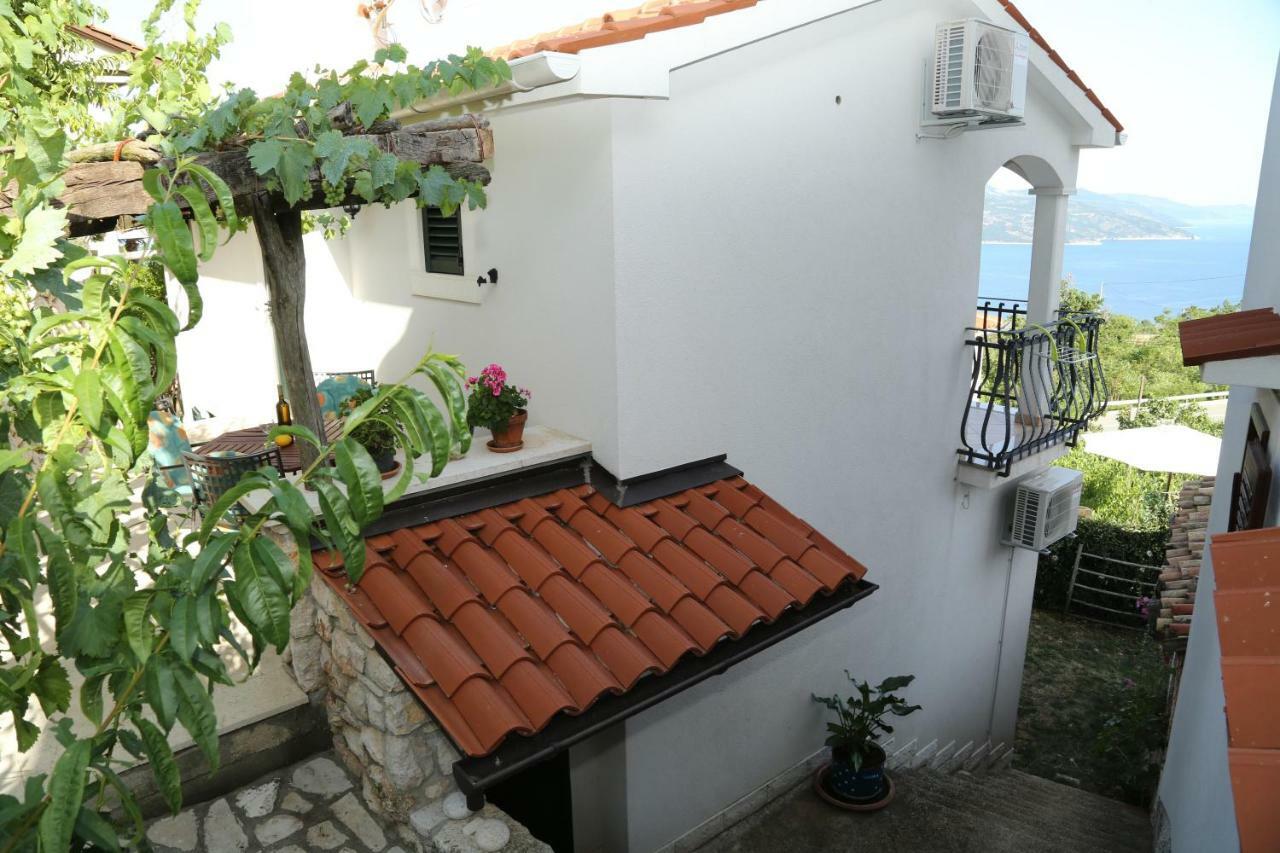 Apartments Tinka Brsec Bagian luar foto